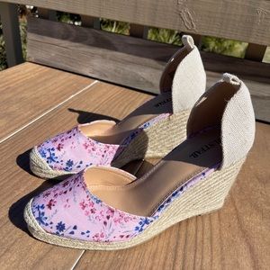 JUSTFAB Nicoletta Pink floral wedge shoes Size 7